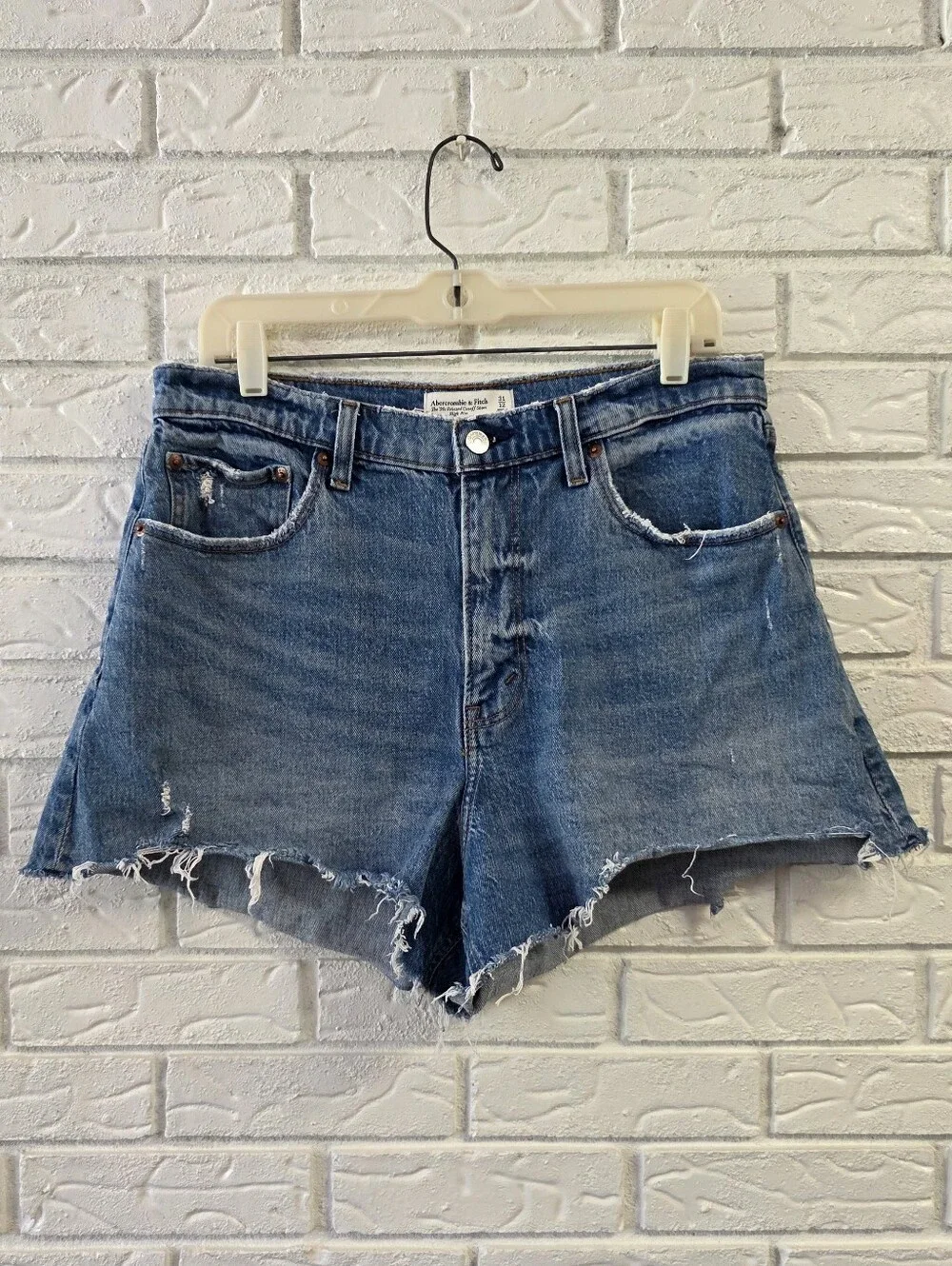 A&F [Curve Love] The '90s Relaxed Cutoff Short - High Rise EUC